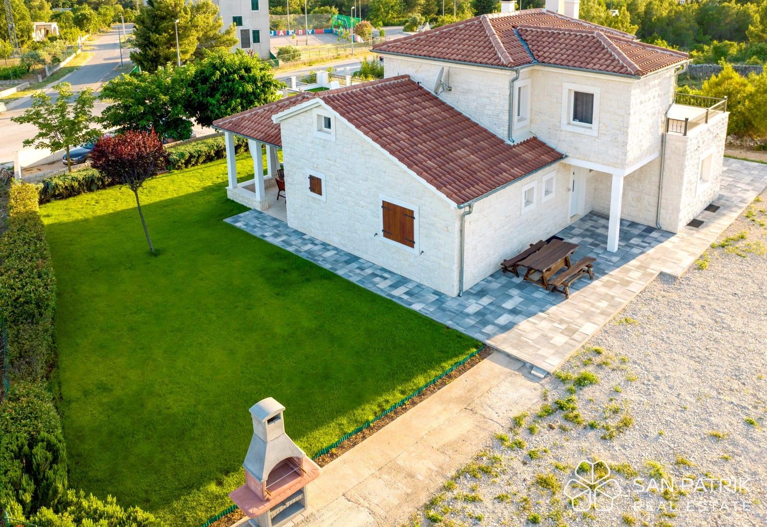 Dubrava Poolside Villa — photograph 2